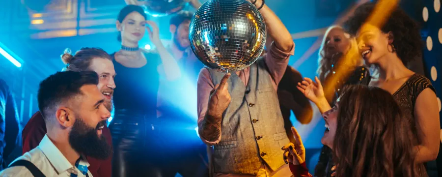 Let's groove tonight: zo organiseer je een verjaardag met Disco Fever!