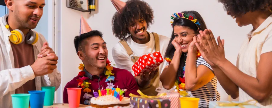 Hoe organiseer je een verrassingsfeest? Stappenplan + checklist